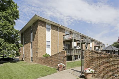 <strong>Bloomington Apartments</strong> Under $2,000; Choose by Amenities. . Apartments for rent bloomington il